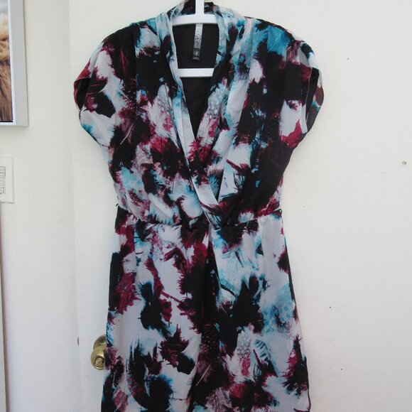 Kensie Faux Wrap Dress - Floral (White Black Red Blue) - Picture 3 of 9